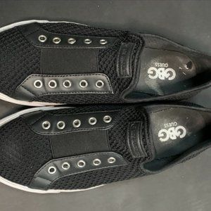 Laceless slip on Guess sneaker